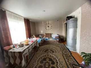 Доля дома 92,2 м² и доля участка 792 м², Свердловская обл. 1/2 доля дома и 1/2 доля земельного участка в Свердловской обл. еще 1/2 доля дома и 1/2 доля земельного участка в Свердловской обл. еще 1/2 доля в праве на жилое здание, площадь: 92,2кв.м., кадастровый номер: 66:27:1101027:240 и 1/2 доля в…