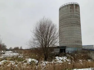 Здание 7858,3 кв.м и земельный участок 13650 кв.м в Калининградской области, Гурьевский район, поселок Поддубное, улица Лесная, дом 1. Земельный участок кадастровый номер 39:03:090910:24, площадь 13650 кв.м, категория земель: земли населенных пунктов, вид разрешенного использования: для…