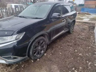 Mitsubishi Outlander, 2017 года, 168 лс, 360312 км, полный привод, АКПП. Легковой автомобиль, 2017 г.в., кузов № GF8W-0400766, техническое состояние сложно определить, в результате ДТП значительно поврежден, вмятина на задней левой двери (с пассажирской стороны), трещины лобового стекла, с левой…