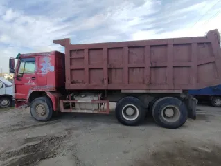 HOWO ZZ3327M3647W, 2007 грузовой самосвал, цвет красный, гос. номер Х791СА52, коробка передач механика, колесная формула 6х4.