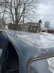 Автомобиль ВАЗ 21213, VIN: XTA212130V1258485, 1996 года выпуска, мощность 79 л.с. На ходу, но не заводится. Состояние плохое, требует больших вложений. Необходим ремонт тормозов и замена тормозных колодок. Пороги и двери под замену. Отсутствует переднее пассажирское сиденье, водительское сиденье…