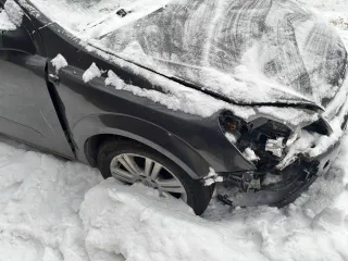 Opel Astra (A-H/NB), 2011 года выпуска, VIN XWF0AHL69B0015606, ГРЗ К203РТ73, цвет тёмно-серый. После сильного ДТП, не на ходу; двигатель не запускается, АКПП в аварийном режиме. Имеются повреждения левой стороны кузова, передней части и заднего бампера, возможны скрытые дефекты подвески; сработали…