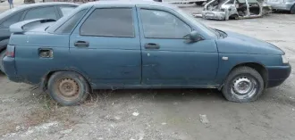 ВАЗ 21101 ЛАДА 110 2006 Автомобиль "ВАЗ 21101 ЛАДА 110", VIN XTA21101061000785, ГРЗ: М841ТУ35, 2006 г.в., темно-зеленого цвета, 1 штука. Повреждения: коррозия по всему кузову, колеса спущены, отсутствуют коврик у переднего пассажирского сиденья, магнитола, значок на руле. Имущество бывшее в…