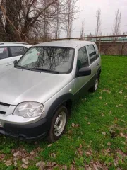 Chevrolet Niva 2018, 79.6 лс, 75300 км, полный привод. Автомобиль Шевроле Нива 212300-55, VIN X9L212300K0679785, тип легковые, категория В, цвет кузова светло-серебристый металлик, 2018 года выпуска, мощность двигателя: 79,6 л.с., 58,5 кВт, показания одометра – 75300 км., дефекты по кузову…