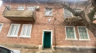 Квартира 48,4 м², Республика Калмыкия, Черноземельский район, п. Артезиан, ул. Железнодорожная, д. 11, кв. 3, кадастровый номер 08:10:020102:291, вид права - собственность, обременение – арест, запрет на регистрационные действия. Организатор торгов сведениями о зарегистрированных в жилом помещении…