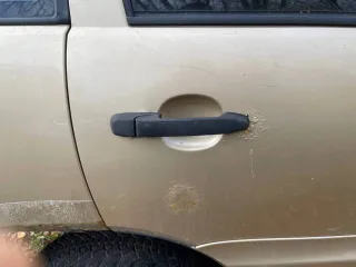 Шевроле Нива 2005 года выпуска, 80 л.с., пробег 140000 км, полный привод. VIN Х9L21230050093601, цвет бежевый металлик. Номер двигателя ВАЗ 2123 0104036, бензиновый, мощность 58,50 кВт (79,60 л.с.), объем 1690 см³. Номер кузова 0093601. Снаряженная масса 1400 кг, полная масса 1850 кг. Технически…