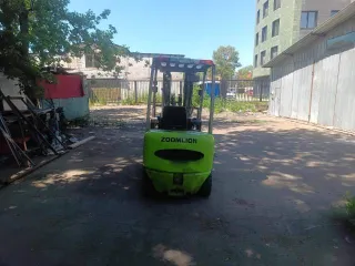 ZOOMLION FD 15 2022 года. Дизельный погрузчик. Номер двигателя ISUZU GK-C240NK, 295265. Цвет зеленый. Максимальная технически допустимая масса 4475 кг. Максимальная конструктивная скорость 14 км/ч.