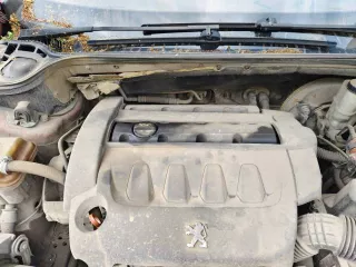Пробег по одометру - 220 тыс. км, некорректная работа ДВС (практически не едет), состояние кузова и салона на фотографиях.