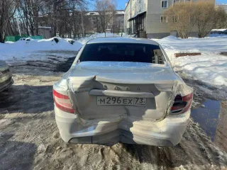 легковой автомобиль LADA GRANTA, 2020 г.в. VIN: XTA219070L0695898, цвет кузова: серый. Багкажник поврежден в результате ДТП