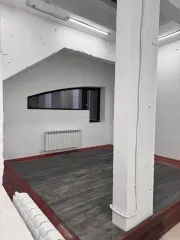 Квартира 476,5 кв. м, адрес: Москва, Подсосенский пер., д. 3, кв. 61, этаж № -2, этаж № -1, цокольный этаж № 0, этаж № 1, частично требует ремонта, без отделки, часть площади относится к подземным этажам, в помещениях, являющихся частью квартиры размещены общедомовые коммуникации, в доме расположен…