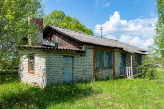 Нежилое здание площадью 88,5 кв. м и земельный участок площадью 867+/-10 кв.м. по адресу: Нижегородская область, г. Арзамас, микрорайон Кирилловский, линия 17-я, д. 1. Кадастровые номера: 52:40:0404001:2993 (здание), 52:40:0404001:2633 (земельный участок). Назначение здания: нежилое, 1 этаж…