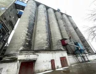 Здание клуба 1953 000000103 375,0
Здание конторы 1956 00000095 511,6
Пристройка к административному зданию 1998 00000093 59,8
Здание автовесовой на з/приеме 1969 00000040 612,1
Здание блок подсобных помещений 1967 00000037 467,4
Здание ж/д весов 1964 000000018 36,1