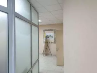 Нежилое здание, производственное под офисно-торговый дом, площадь 2070,7 кв.м, кад.№16:50:060201:133, г. Казань, ул. Родины, зд. 43, и 
Земельный участок площадью 5623 кв.м , кад. N 16:50:060201:633, г. Казань, ул. Родины, зд. 43