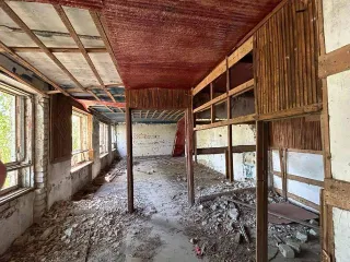 Здание столовой-магазина 212,6 кв.м. и земельный участок 355 кв.м., Волгоградская обл. - Здание столовой-магазина, к/н 34:13:150001:497, площадь 212,6 кв.м., адрес: Волгоградская область, Котельниковский район, ст-ца Нагавская, №305, год постройки 1968, состояние неудовлетворительное, износ 41-60%…