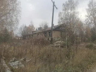 Нежилое здание площадью 320 кв. м, кадастровый номер 66:32:0000000:1923 с земельным участком площадью 3147 кв. м, кадастровый номер 66:32:0601015:19, категория земель: земли населенных пунктов, разрешенное использование: под производственное здание. Местоположение: Свердловская область…