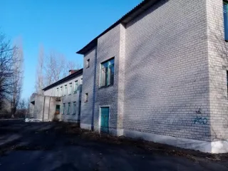 Отдельно стоящее нежилое здание площадью 1174,5 кв.м с кадастровым номером 36:04:1400002:64 и земельный участок площадью 6183,0 кв.м с кадастровым номером 36:04:1400002:59, адрес объектов: Воронежская область, Борисоглебский городской округ, с. Старовоскресеновка, ул. Борисоглебская, 3 Назначение…