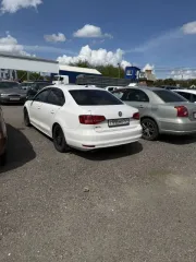 Volkswagen Jetta, 2015 года, 160 лс, 315 000 км, АКПП. Название комплектации 1.6 MPI AT. Период выпуска 2015 - 2016. Тип привода передний. Тип кузова седан. Тип трансмиссии АКПП 6. Объем двигателя, куб.см 1598. Марка кузова 162. Время разгона 0-100 км/ч, с 12.5. Максимальная скорость, км/ч 177…