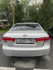 Hyundai Sonata 2009 года, VIN: KMHEU41MP9A709015. Автомобиль в нормальном состоянии, на ходу, имеется вмятина на заднем правом крыле.