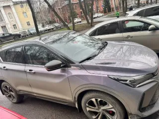 Gelly Coolray 2023, легковой автомобиль, серый, г/н С292РС43, VIN LB37622Z7PX625295, на заднем бампере с правой стороны имеется царапина. Местонахождение: Кировская область, г. Киров, Заготзерновский проезд, д. 14. Вид права – собственность, обременение – аресты.