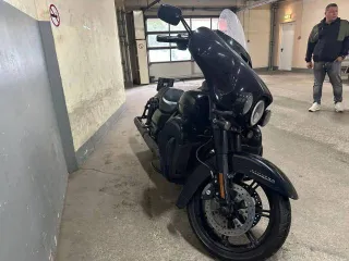 Harley Davidson FLHTK, 2019 года еще Транспортное средство Harley Davidson FLHTK, идентификационный номер  VIN  5HD1KEF45LB618453. Имущество является предметом залога кредитора ООО  Драйв Клик Банк .