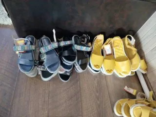 Женская обувь, в количестве 104 пары.