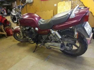 Мотоцикл Honda CB750-2, 2000 г.в., госномер 7590ВЕ50, VIN отсутствует, модель, номер двигателя RC17E1201598, мощность 75 л.с. (55.2 кВт), объем двигателя 747 см³, масса 390 кг (снаряженная 230 кг).