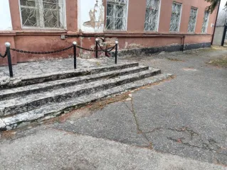 Здание нежилое штаб-управление, кадастровый номер 73:24:010101:11802, количество этажей: 2, площадь 851 кв.м., адрес: г.Ульяновск, войсковая часть 34236 хозяйственное ведение.