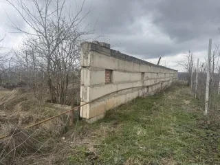 Земельный участок 4000 кв.м, нежилые здания 742,4 и 236,4 кв.м, Кабардино-Балкарская Республика. Земельный участок 4000 кв.м - Нежилое здание, кадастровый номер 07:02:0800000:1513, площадь 742,4 кв.м, адрес: КБР, Зольский район, с. Малка, ул. Хуранова, д. б/н; - Нежилое здание, кадастровый номер…