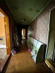 Жилой дом площадью 99,5 кв. м с кадастровым номером 86:13:0101006:356 и земельный участок общей площадью 730 +/- 9,46 кв. м с кадастровым номером 86:13:0101006:85. Адрес: Ханты-Мансийский автономный округ - Югра, городской округ Нягань, город Нягань, улица Комарова, дом 37А.