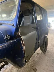 УАЗ 31514, 2002 года, цвет океан. Двигатель УМЗ-41780В, бензиновый, 76 л.с., объем 2.4 л. Пробег 300 000 км. Полный привод. VIN XTT31514020005505, ПТС 73 KE 311952. Максимальная масса 2500 кг, снаряженная 1750 кг.