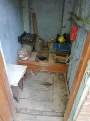 Продается имущество в Таганроге по адресу: пер. 9-й Новый, д. 1-б. В состав входят: нежилое здание общей площадью 123,5 кв. м (1 этаж), сарай 14,8 кв. м, туалет 5,1 кв. м (реестровый номер П2300001090) и земельный участок площадью 383 кв. м (кадастровый номер 61:58:0004023:2). Общая площадь…