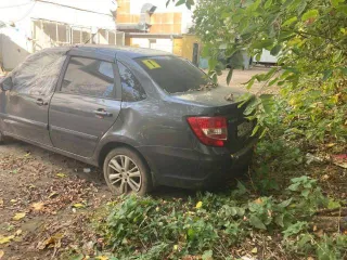 LADA Granta 2021 года, серая. VIN: XTA219040N0815339, госномер X412KX797. Двигатель: 11182 6972425, мощность 89.7 л.с. (66 кВт), объем 1596 см³. ПТС 1643 01040686893 от 29.12.2021, СТС 99 39 958002 от 29.03.2022. Автомобиль находится в залоге.