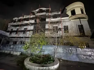 Земельный участок 1789 кв.м и недострой 1212,2 кв.м, Батайск, Ростовская область Земельный участок площадью 1789,00 кв.м., категория земель: земли населенных пунктов, гостиницы, мотели, продовольственные магазины, непродовольственные магазины, кадастровый № 61:46:0010301:99; здание (недострой)…