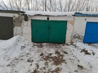 Гараж, площадь 18,6 кв.м., назначение: Нежилое, количество этажей: 1, адрес: Россия, Омская область, г. Тюкалинск, ул. Первомайская, дом 2, корпус В, квартира 15, кадастровый номер: 55:38:012603:446. Земельный участок под гаражом, площадь 22 +/-2 кв.м., назначение: Земли населенных пунктов, адрес…