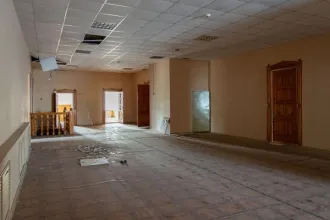 Имущественный комплекс общей площадью 1591.4 кв.м в Липецкой области, включающий земельный участок площадью 5 583 кв.м (кадастровый номер: 48:11:0470166:12), два здания и два сооружения по адресу: Россия, Липецкая область, Лебедянский район, г. Лебедянь, ул. Ленина, дом 50. Объект 1: Нежилое здание…