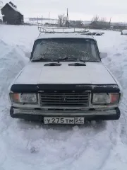 Автомобиль ВАЗ 21070, VIN Х7021070050044628, регистрационный знак У275ТМ54, тип ТС легковой седан, год выпуска 2005, цвет ярко белый, ПТС 54 МС 511691, СТС 99 03 179909. Полностью сгнивший правый порог. Четыре сгнивших поддонкратника. 50 процентов сгнившая правая сторона пассажира. Сгнившая задняя…