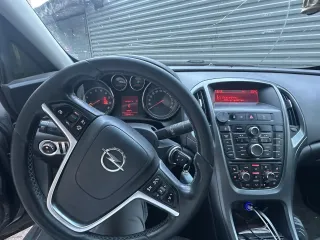 OPEL ASTRA GTC 2012. Марка - OPEL; Модель – ASTRA GTC P-J/SW; Год изготовления – 2012; VIN - XWFPD2DC1C0012226 (залог ООО МКК КАРАНГА)