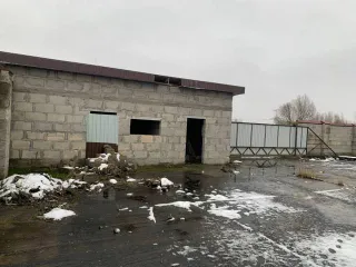 Здание 7858,3 кв.м и земельный участок 13650 кв.м в Калининградской области, Гурьевский район, поселок Поддубное, улица Лесная, дом 1. Земельный участок кадастровый номер 39:03:090910:24, площадь 13650 кв.м, категория земель: земли населенных пунктов, вид разрешенного использования: для…