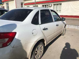 Легковой автомобиль LADA 219010 Granta 2015 г.в, белый VIN XTA219010F0365143 пробег 144000 км, скол на зад. правой фаре, менян задний бампер.