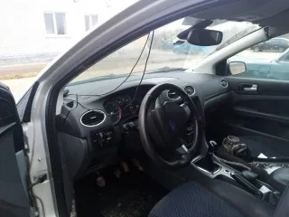 Ford Focus 2006 года, 125 л.с., пробег 450000 км, VIN WF05XXGCD56M26822. Находится в неисправном состоянии: отсутствует аккумулятор, неисправен двигатель, отсутствует радиатор, снят коллектор.