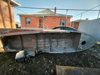 Металлическая лодка «Казанка» - 1 шт. Лодочный мотор «Вихрь» – 1 шт. Имущество бывшее в употреблении, сопроводительная документация отсутствует. Наличие небольших вмятин на корпусе; царапин и потёртостей по всему лакокрасочному покрытию судна, полученные в результате эксплуатации. Сильная…