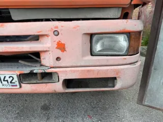 Грузовой самосвал КАМАЗ 65115, 2004 г.в., VIN XTC65115041105557. Местонахождение имущества: Кемеровская область, г. Киселевск, ул. Алейская, 15В. Год выпуска: 2004 Марка грузовика: КАМАЗ 65115 Модель грузовика: КАМАЗ 65115 VIN номер: XTC65115041105557