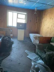 Дом 69,2 кв.м, участок 893 кв.м, Иркутская область Жилой дом с земельным участком площадью 69,2 кв. м, 2 этажа, адрес: Российская Федерация, Иркутская область, Иркутский район, 600 м южнее с. Смоленщина, садоводческое некоммерческое товарищество "Нива-1", ул. Железнодорожная, кадастровый номер…