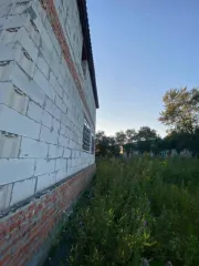 Жилой дом 203,2 кв.м, участок 2122 кв.м, Челябинская область. Кадастровый номер дома: 74:07:1000014:390, участка: 74:07:1000014:35. Объект может быть приобретен с использованием заемных средств ПАО Сбербанк.