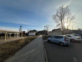 Доля 13789/298100 в праве на нежилое здание рынка площадью 3070,9 кв.м., кадастровый номер 38:35:010235:185, и доля 7085/157800 в праве на земельный участок площадью 1578 кв.м., кадастровый номер 38:35:010235:15, расположенные по адресу: РФ, Иркутская область, г. Зима, пер. Коммунистический, д. 4…