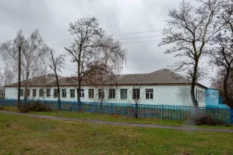 Имущественный комплекс школа, котельная, 2 уборные, земельный участок 1,5 га, Липецкая обл., Усманский р-н, с. Пластинки Имущественный комплекс в составе которого 4 объекта недвижимости и земельный участок, расположенный по адресу: Липецкая область, Усманский район, с. Пластинки, ул. Центральная…
