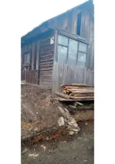 Жилой дом, площадь 30.8 кв.м., назначение: Жилое, количество этажей: 1, в том числе подземных 0, адрес: Россия, Свердловская область, г. Верхний Тагил, ул. Фрунзе, дом 112, кадастровый номер: 66:37:0203010:31.