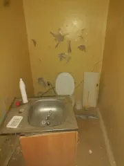 Нежилое административное здание площадью 181,4 кв.м, забор протяженностью 38 м и земельный участок площадью 622 кв.м. Объекты расположены по адресу: Республика Башкортостан, г. Октябрьский, ул. Матросова, д. 121. Год ввода в эксплуатацию: 1968. Количество этажей: 1, подземных этажей: 0. Материал…