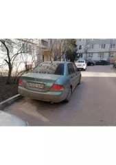 Легковой автомобиль марки Mitsubishi, модель Lancer 1.3, год выпуска 2006. Кузов JMBSNCS1A7U001426, VIN JMBSNCS1A7U001426. Задний бампер имеет трещину у багажника, катафотик на заднем разбит. Передние фары помутнели. Арки и пороги имеют цветение. Притертость переднего бампера. Требуется замена…