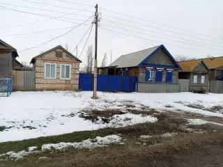 Дом 47,6 кв.м. и земельный участок 1260 кв.м. в Астраханской обл. - Жилой дом, РОССИЯ, Астраханская область, муниципальный район Черноярский, сельское поселение Черноярский сельсовет, село Старица, улица Ленина, д.202, площадь 47,6 м кв, кад. № 30:11:110101:2342; - Земельный участок, РОССИЯ…